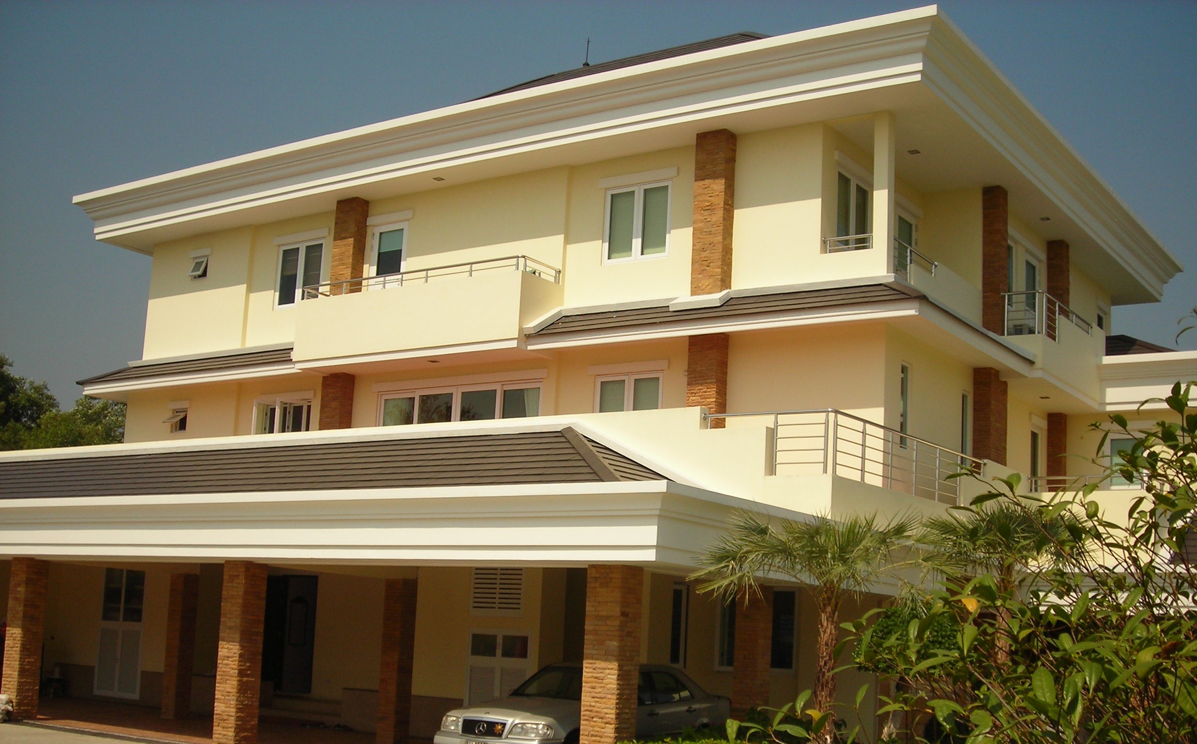 อาคารพักอาศัย 3 ชั้น เรือนพักรับรอง 1 ชั้น ถนน สระว่ายน้ำ รั้ว ประตูรั้ว พระสมุทรเจดีย์ จังหวัดสมุทรปราการ