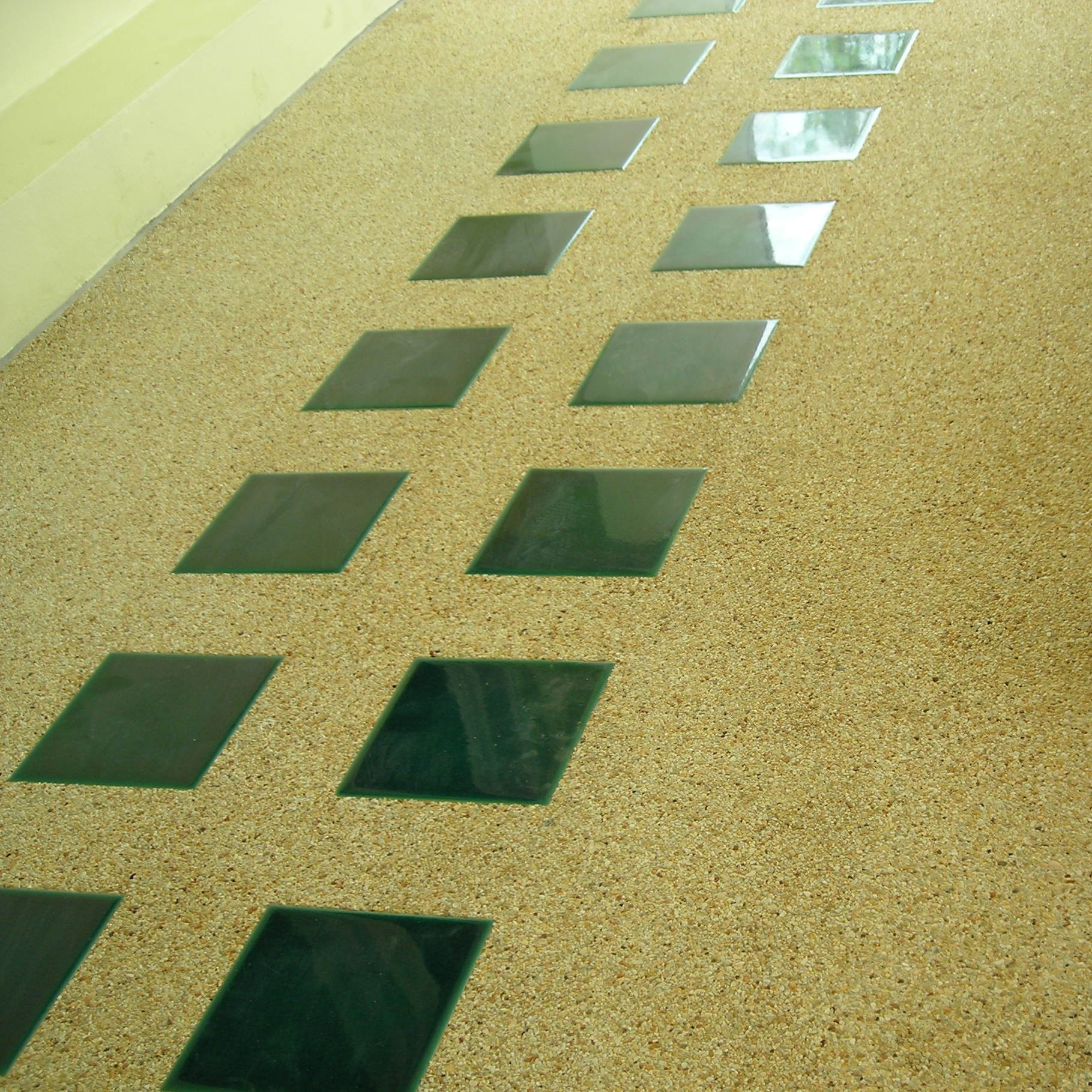 อาคารพักอาศัย 3 ชั้น เรือนพักรับรอง 1 ชั้น ถนน สระว่ายน้ำ รั้ว ประตูรั้ว พระสมุทรเจดีย์ จังหวัดสมุทรปราการ