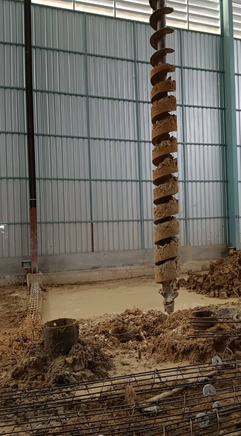 โครงสร้างแท่นรับเครื่องจักร คอนกรีตเสริมเหล็ก เสาเข็มเจาะ ภายในโรงงาน จังหวัดชลบุรี